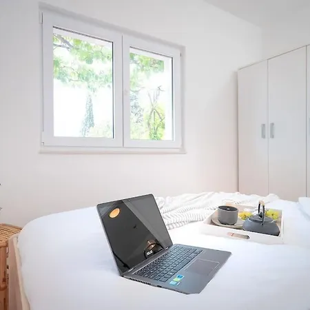 Seaview Apt. With Private Terrace *